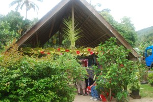 Handicraft market on Bora Bora, Society Islands, French Polynesia©Jean Janssen
