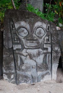 Tiki idol found on our motu stop on Bora Bora, Society Islands, French Polynesia©Jean Janssen