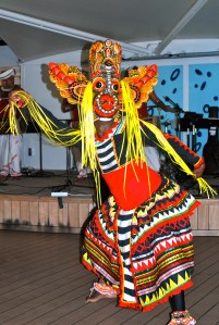 Sri Lankan dance troupe member wearing a ritual mask. ©Jean Janssen