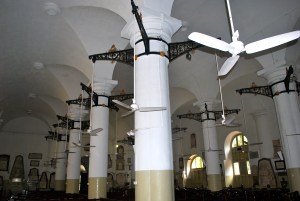 Interesting ceiling fans in the St. Thomas Church of North India in the fort district of Mumbai. ©Jean Janssen