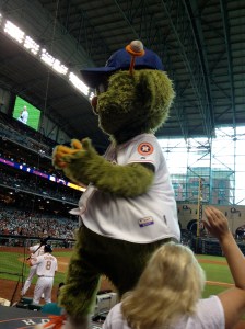 Natasha got a high five from Orbit. ©Ann Janssen 