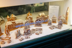 Decorated gingerbread display in a store window, Steyr, Austria. ©Jean Janssen