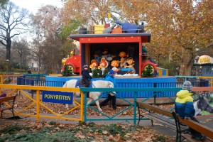 Pony rides at the Christmas market. VIenna, Austria ©Jean Janssen