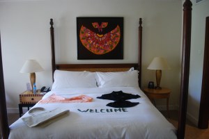 Our welcome to the Hilton suite on Mauritus. Boris got a Hilton golf shirt and I received the gift of a sarong and beach bag, but it was the welcome spelling in palm leaves that I liked the best. ©Jean Janssen