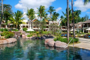 pool at the Mauritius Hilton with ocean view rooms in the background. ©Jean Janssen