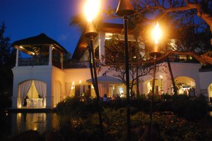 Each night, the tiki torches at the Mauritius Hilton are lit during a sunset ceremony. ©Jean Janssen