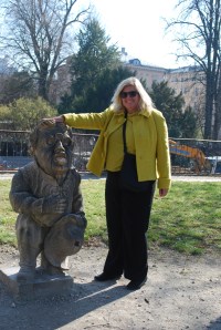 Dwarf statute in Mirabell Gardens that all the children tap in the S of M. ©Jean Janssen