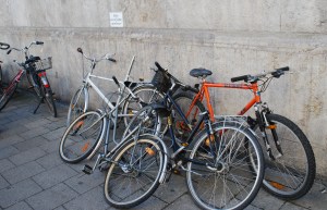 This sign says don't lean bikes against wall.  Munich, Germany ©Jean Janssen