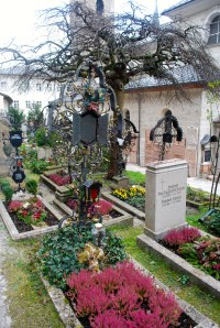 Beautiful ironwork and gravesite gardens. St. Peter's, Salzburg ©Jean Janssen
