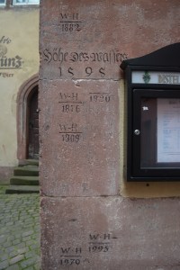 Water level markings as early as 1595) on the buildings in Wertheim, Germany ©Jean Janssen