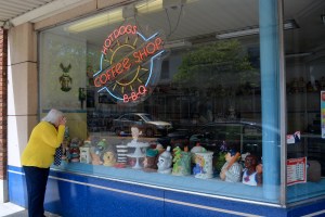 A little window shopping at Van's Pastry Shoppe, Fulton Street, Grand Rapids, Michigan. @Jean Janssen