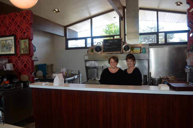 Hwy 131 Bar-b-que, Muskegon, Michigan ©Jean Janssen