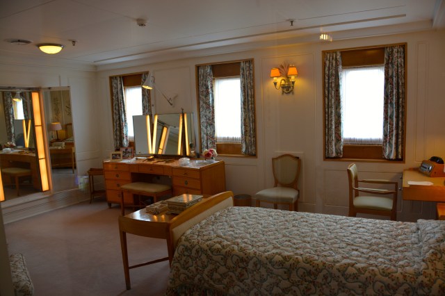 The quite modest royal bedroom of the queen.  That bed is way too small for me.  Royal Yacht Britannia ©Jean Janssen