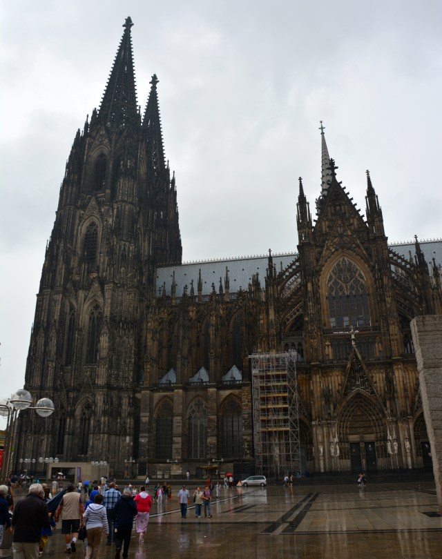 Side view of Cologne Cathedral, Germany ©Jean Janssen