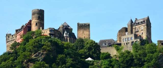 Castle along the Rhine, Germany ©Jean Janssen