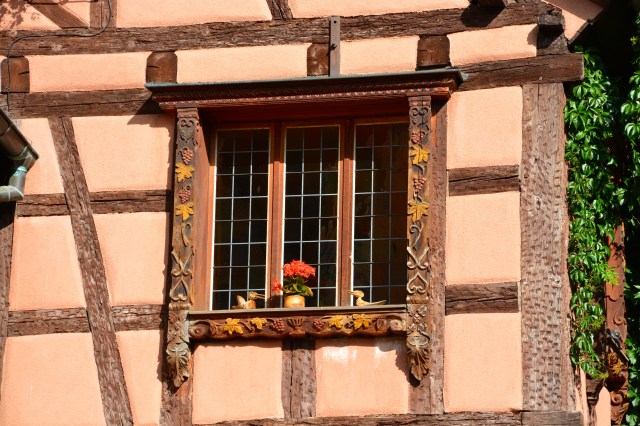 Wood carving details, Kaysersberg, France ©Jean Janssen